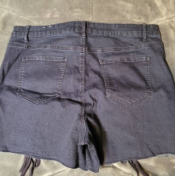 Fashion To Figure Denim Shorts - Plus Size 16 - Picture 2 of 3